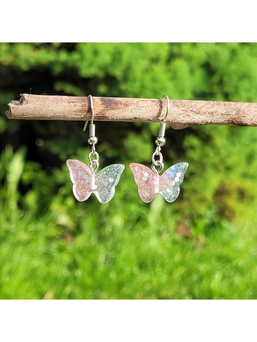 ✨️2 for $5✨️ Handcrafted acrylic butterfly earrings 🦋